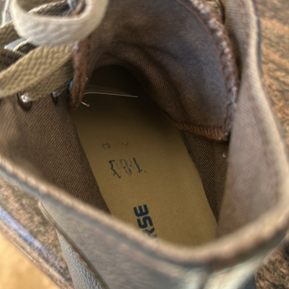 Boutique Limited edition Converse all stars. Navy/Grey Leather with black sole. - Picture 5 of 6